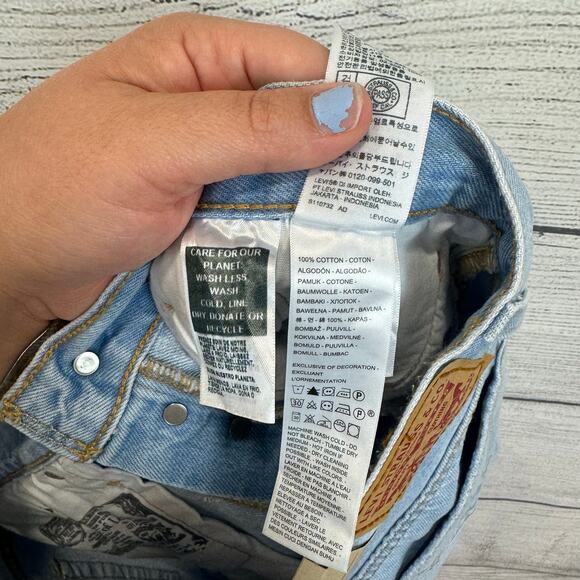 Levi's Women's 501 Light Wash Distressed High Waisted Denim Shorts Size 32 - Picture 7 of 8